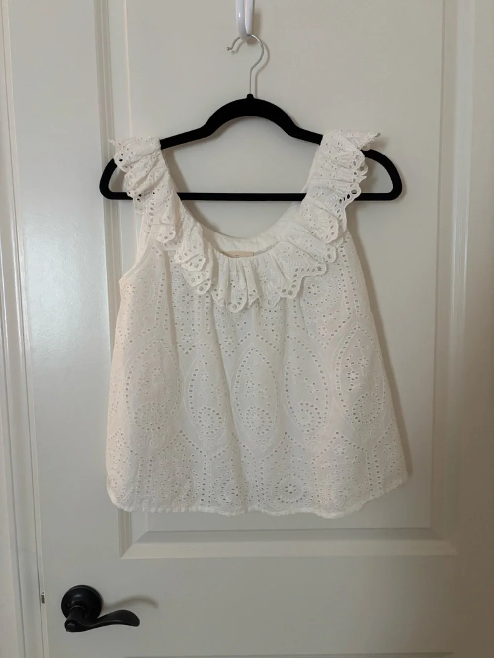 Sezane Rosa white eyelet sleeveless top - Picture 2 of 6